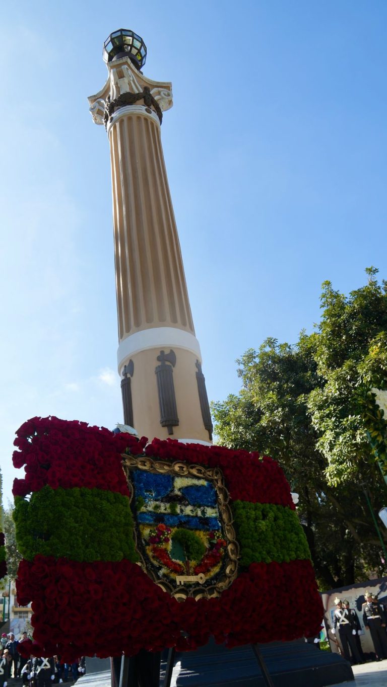 OFRENDAS FLORALES HONRAN LOS 205 AÑOS DE EMANCIPACIÓN POLÍTICA