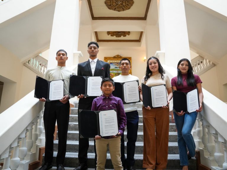 CONCEJO MUNICIPAL DE AMBATO RECONOCE EXCELENCIA DEPORTIVA E HISTÓRICA LOCAL