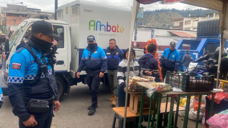 ORDEN Y CONTROL DEL ESPACIO PÚBLICO REFUERZAN OPERATIVO DE FIN DE AÑO EN AMBATO