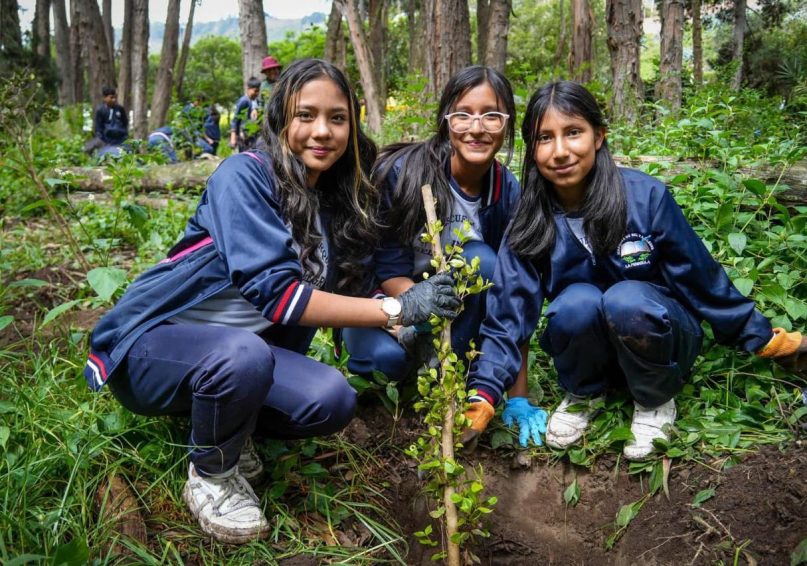 AMBATO SE UNE POR EL AMBIENTE CON MINGA DE LIMPIEZA
