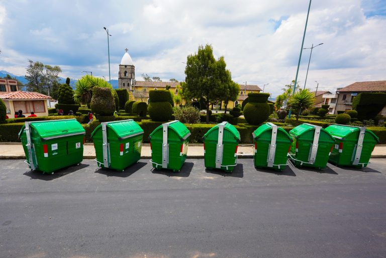 NUEVOS CONTENEDORES MEJORAN EL SERVICIO DE RECOLECCIÓN EN PILAHUÍN