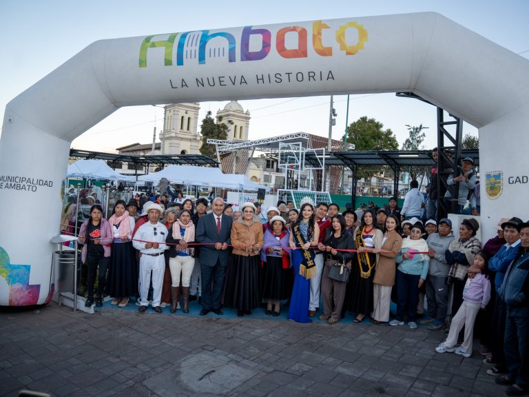 Con la entrega del parque central, Juan Benigno Vela avanza en su transformación