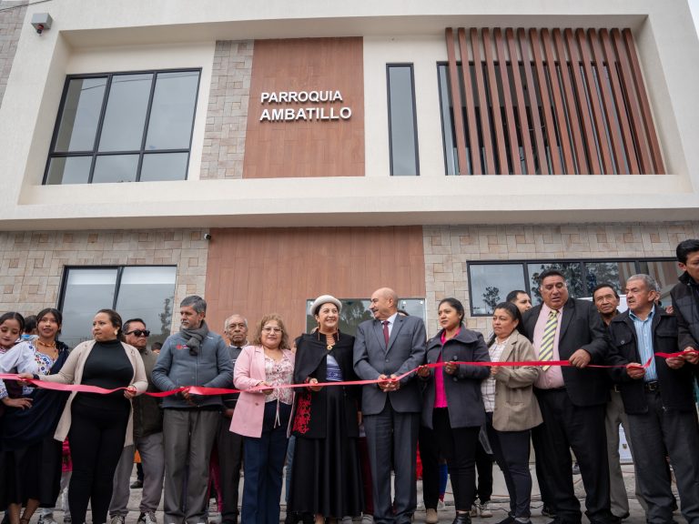 Ambatillo estrena moderna Casa del Pueblo
