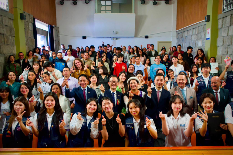 MÁS DE 300 JÓVENES DE AMBATO SE CAPACITARON CON VOLUNTARIOS DE COREA