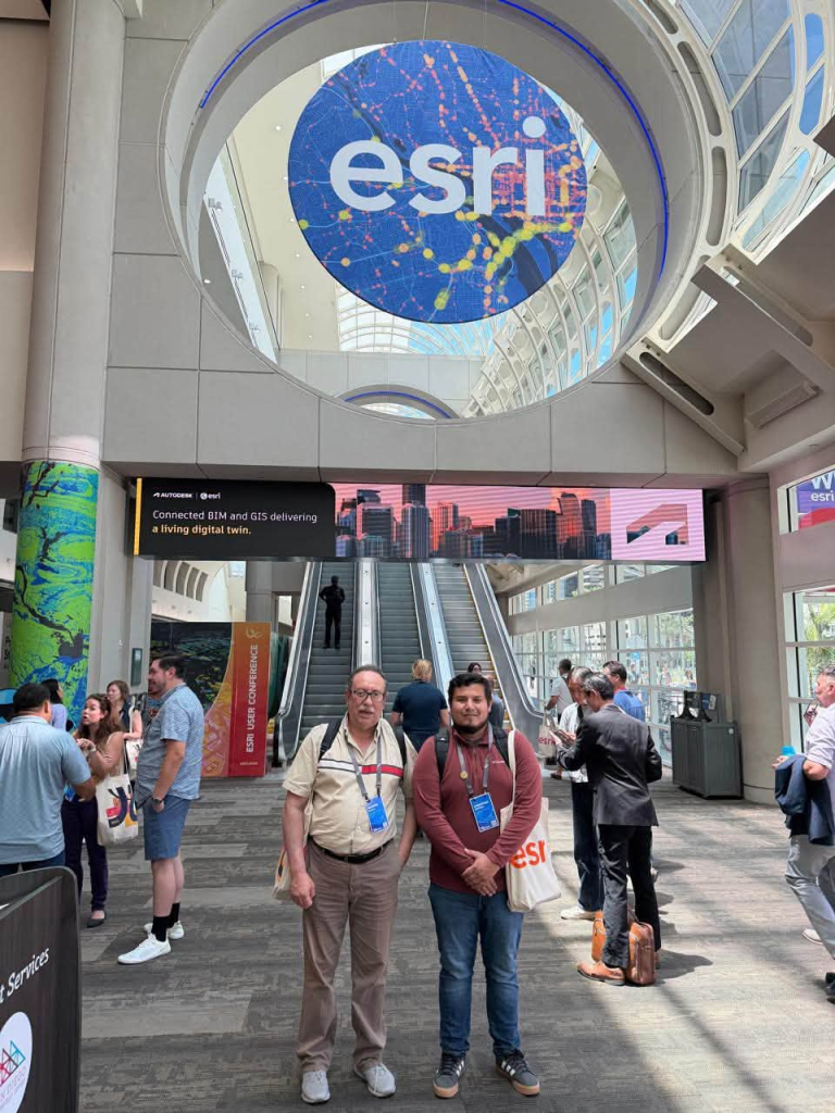 AMBATO PARTICIPA EN EL PRINCIPAL ENCUENTRO MUNDIAL DE TECNOLOGÍA GEOGRÁFICA