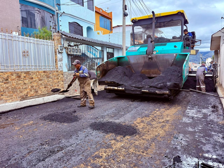 ASFALTO Y OBRAS COMPLEMENTARIAS EN EL PASAJE EVITA NÚÑEZ